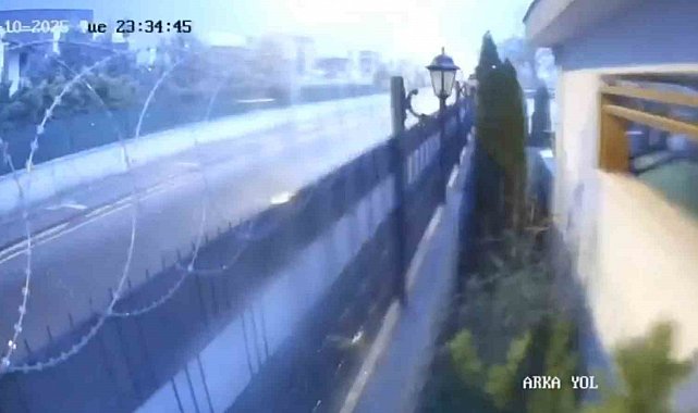 Yıldırım düştü, gece gündüze döndü