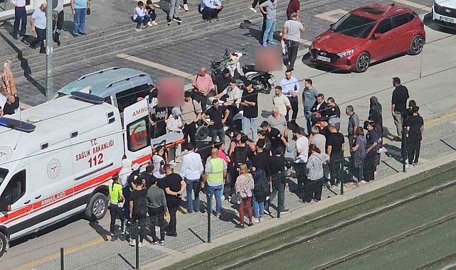 Yolun karşı tarafına geçmeye çalışan kadına motosiklet çarptı