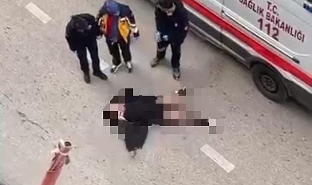 Yolun ortasında yatan kadın, sinir krizi geçirdi