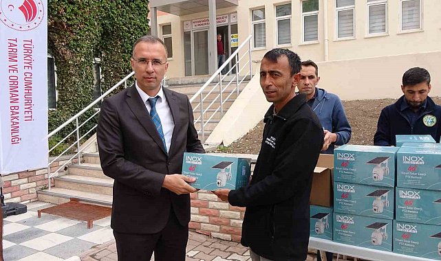 Yozgat'ta 68 çiftçiye kamera seti ve kamp lambası dağıtıldı