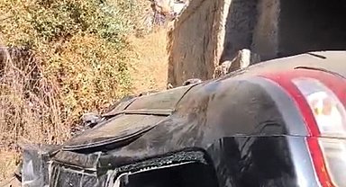 Yüksekova'da kontrolden çıkan otomobil dereye uçtu: 4 yaralı