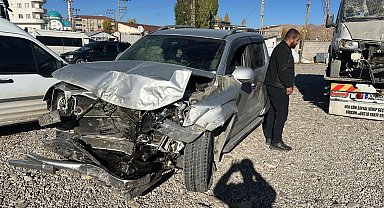 Yüksekova'da trafik kazası: 5 yaralı