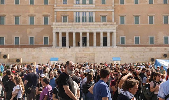 Yunanistan'da 24 saatlik genel grev: Kamu hizmetleri durdu