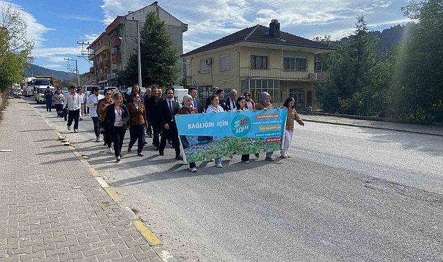 Yürüyerek günlerini kutladılar