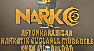 Zehir emdirilmiş rulo peçeteyi satamadan polise yakalandılar