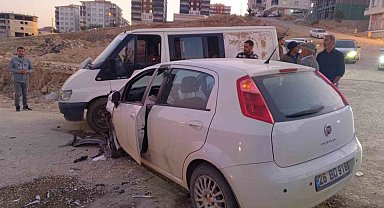 Zincirleme trafik kazasında 5 kişi yaralandı