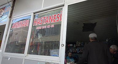 15 yıldır ayakkabı tamir ederek ailesini geçindiriyor