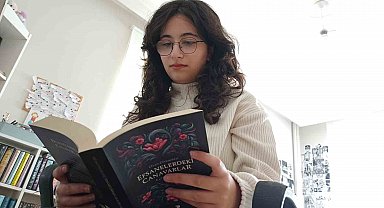 17 yaşında ilk romanını yazdı