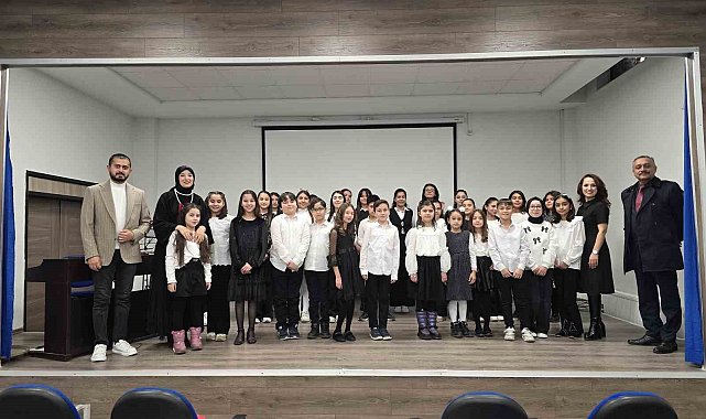 3 Müzik öğretmeni bir araya geldi, çocuklar söyledi, onlar 'İyi ki öğretmenim' dedi