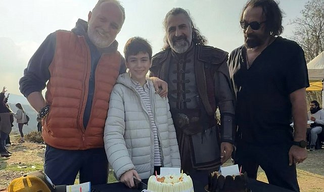 'Şehzade Mustafa'ya sette doğum günü sürprizi