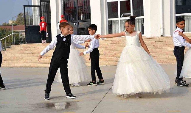 'Son Balo' gösterisi ile 10 Kasım'a özel anma