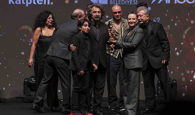 62. Altın Portakal'a 'Tavşan İmparatorluğu' 7 ödülle damga vurdu