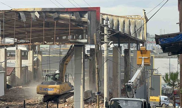 7 kişinin öldüğü parfüm dolum tesisi yıkılıyor