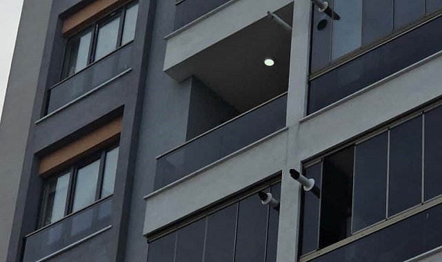 85 yaşındaki kadın dördüncü kattan belediye başkanının makam aracının üzerine düştü