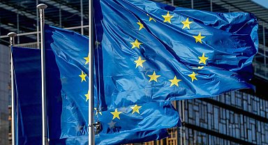 AB, Ruslara çok girişli Schengen vizesini kaldırıyor