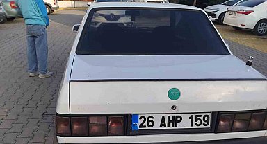Abartılı egzoza sahip otomobil trafikten men edildi, sürücüye ceza yazıldı