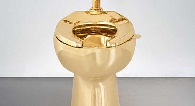 ABD'de 18 ayar altın tuvalet 12.1 milyon dolara satıldı