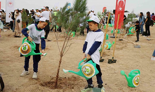Adana'da 840 bin fidan toprakla buluştu