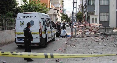 Adana'da demir iskele zemine çakıldı: 1 ölü, 1 yaralı