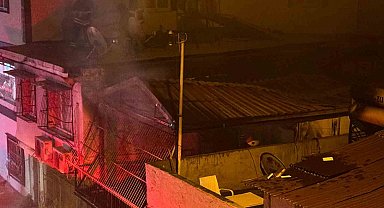 Adana'da müstakil ev alev alev yandı