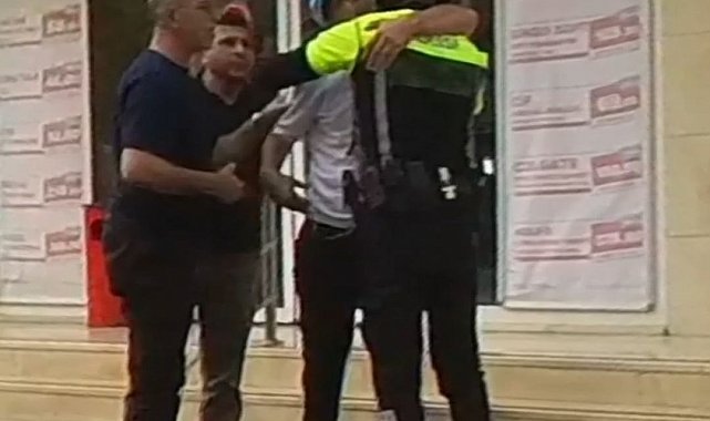 Adana'da polis ve özel birey arasında duygulandıran görüntüler