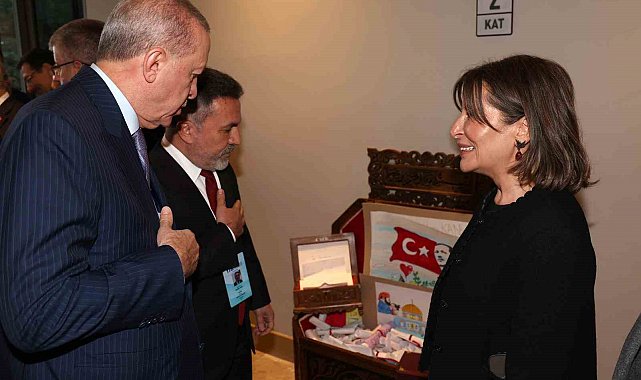 Adanalı çocukların "Kardeşlik Sandığı" Cumhurbaşkanı Erdoğan'a takdim edildi