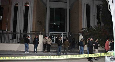 Adliye çıkışında silahlı saldırıya uğrayan 2 kişi ağır yaralandı