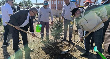 Afyonkarahisar'da binlerce fidan toprakla buluşturuldu