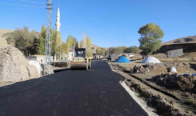 Ağrı'da köy yolları güçleniyor