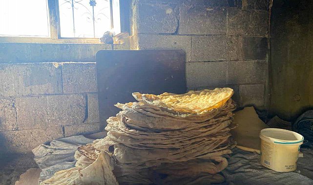 Ağrı'da soğukların başlamasıyla tandırlar kış hazırlıkları için yanmaya başladı