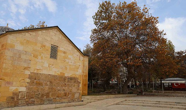 Ahi Evran Külliyesi'nde sonbahar güzelliği