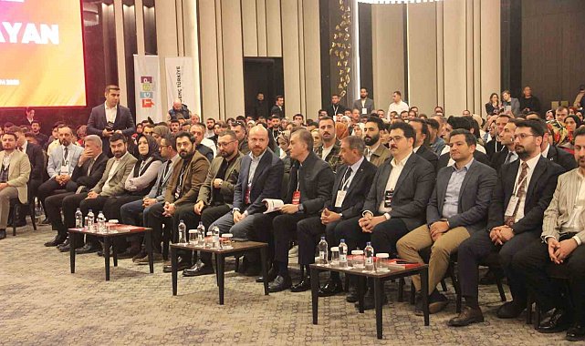 AK Parti Sözcüsü Ömer Çelik ve Bilal Erdoğan Şanlıurfa'da gençlerle buluştu