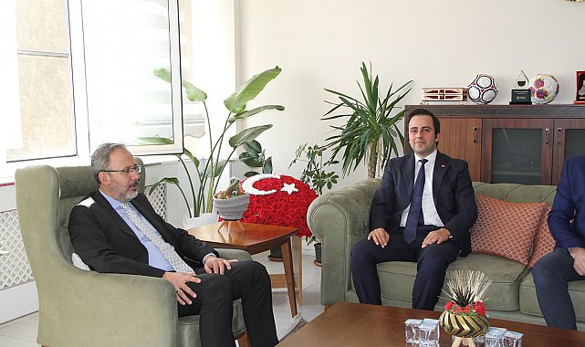 AK Partili Kasapoğlu: "Kula'da hem spor altyapısının hem de gençlik çalışmalarının güçlendirilmesi adına iş birliğimiz sürecek"