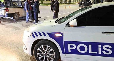 Aksaray polisinden denetim: Araçlar ve şüpheli şahıslar didik didik arandı