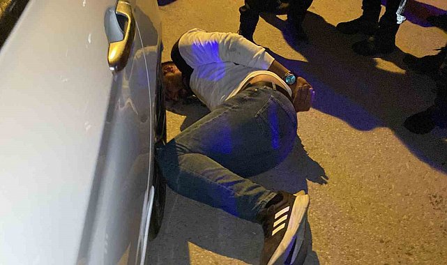 Aksaray'da bekçiler ile şüpheli arasındaki kovalamaca kamerada