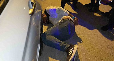 Aksaray'da bekçiler ile şüpheli arasındaki kovalamaca kamerada