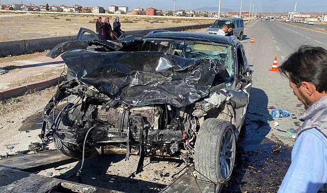 Aksaray'da otomobiller kafa kafaya çarpıştı: 2 ağır yaralı