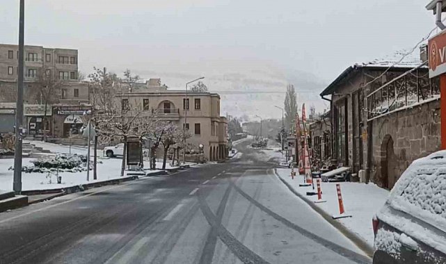 Aksaray'ın Güzelyurt ilçesinde kar yağışı