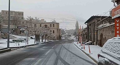 Aksaray'ın Güzelyurt ilçesinde kar yağışı