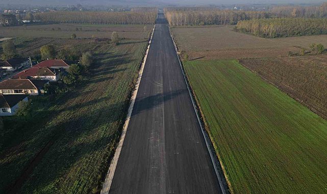 Akyazı'nın ilçe girişinin yeni bağlantı yolunda çalışmalar sürüyor