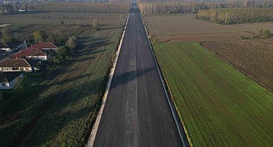 Akyazı'nın ilçe girişinin yeni bağlantı yolunda çalışmalar sürüyor