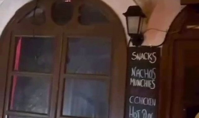 Alaçatı'da eğlence mekanına silahlı saldırı