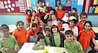 Alaçatı'da ilkokul öğrencilerinden anlamlı dayanışma