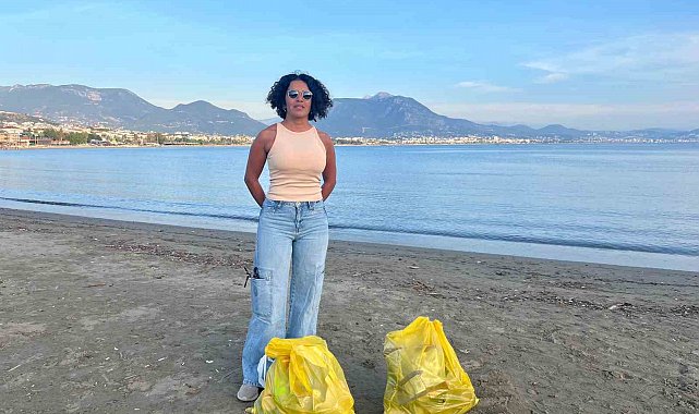 Alanya'da 17 yıllık Türkçe öğretmeni, sahile inerek poşet poşet çöp toplayıp sosyal medyada paylaşıyor