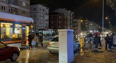 Aniden bastıran yağmur 'Avrupa kentini' felç etti