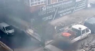 Ankara'da seyir halindeki otomobil alev aldı