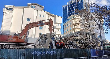Ankara'da yıkım çalışması gerçekleştiren binada çökme meydana geldi