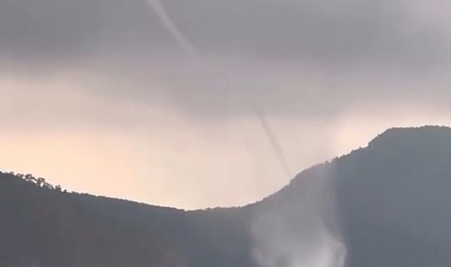 Antalya'da denizde aynı anda 2 hortum oluştu