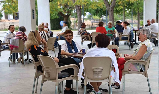 Antalya'da emekli kahveleri ilgi görüyor