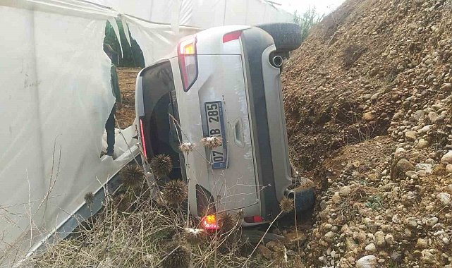 Antalya'da kontrolden çıkan otomobil devrildi: 5 yaralı
